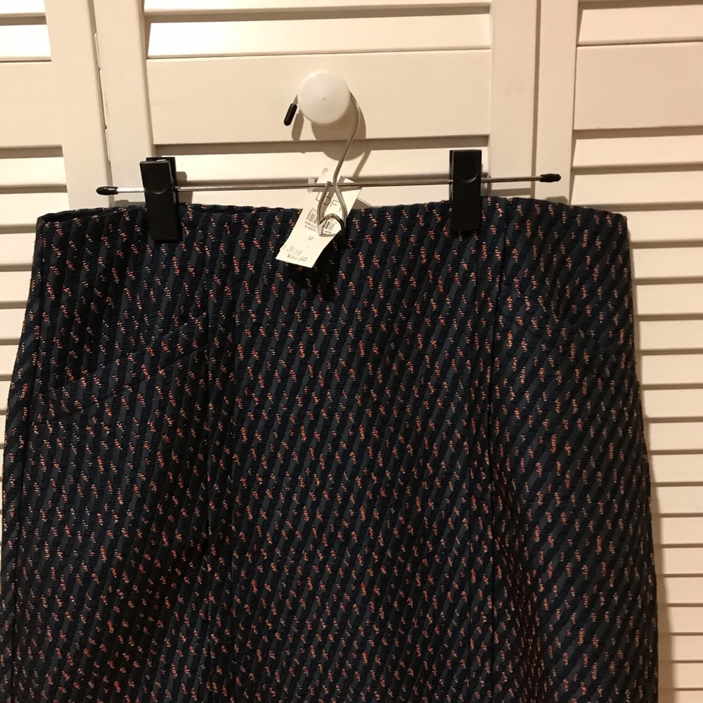 Skirt by loft, never worn. Has pockets!